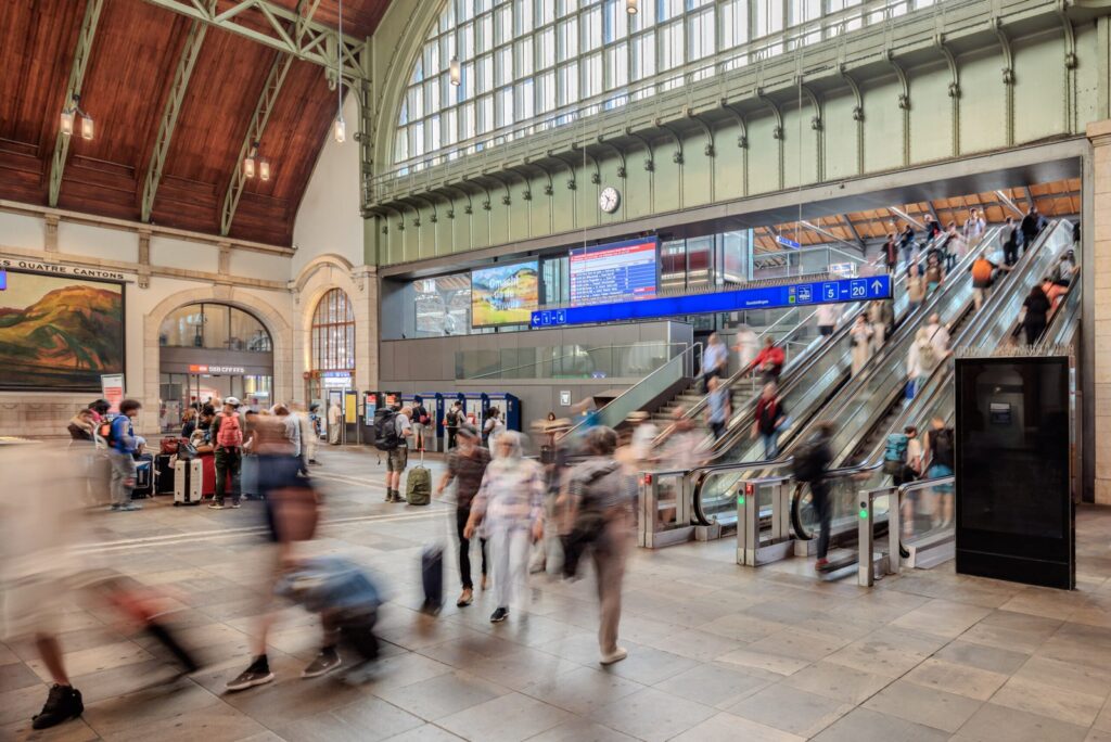 KONE wartet 700 Aufzüge und Rolltreppen der SBB mit einem konsequent digitalisierten Serviceansatz
